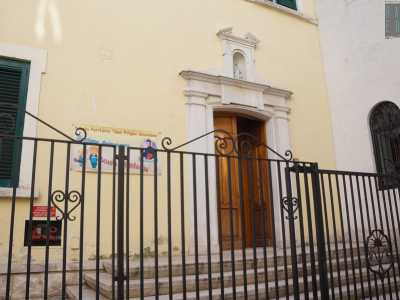 La chiesa (e l'annesso monastero oggi scuola per l�infanzia gestita dalle suore salesiane) fu dapprima sede delle monache basiliane, alle quali succedettero dal 1344 le loro "colleghe" benedettine